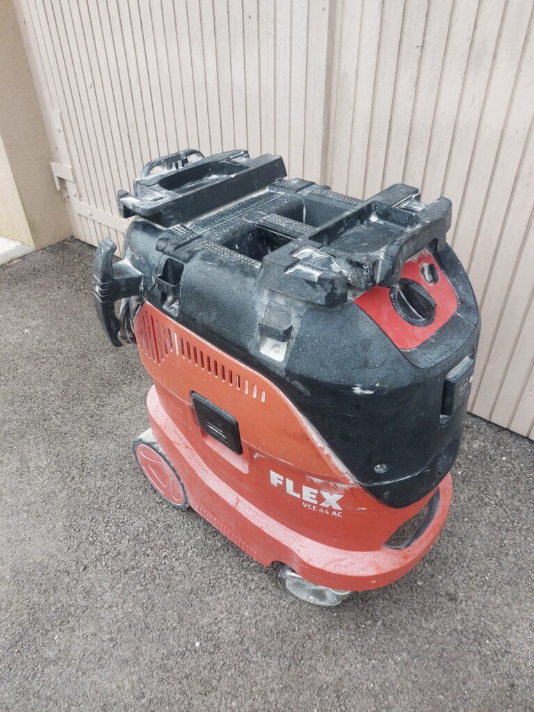 Sesalnik za mokro in suho sesanje