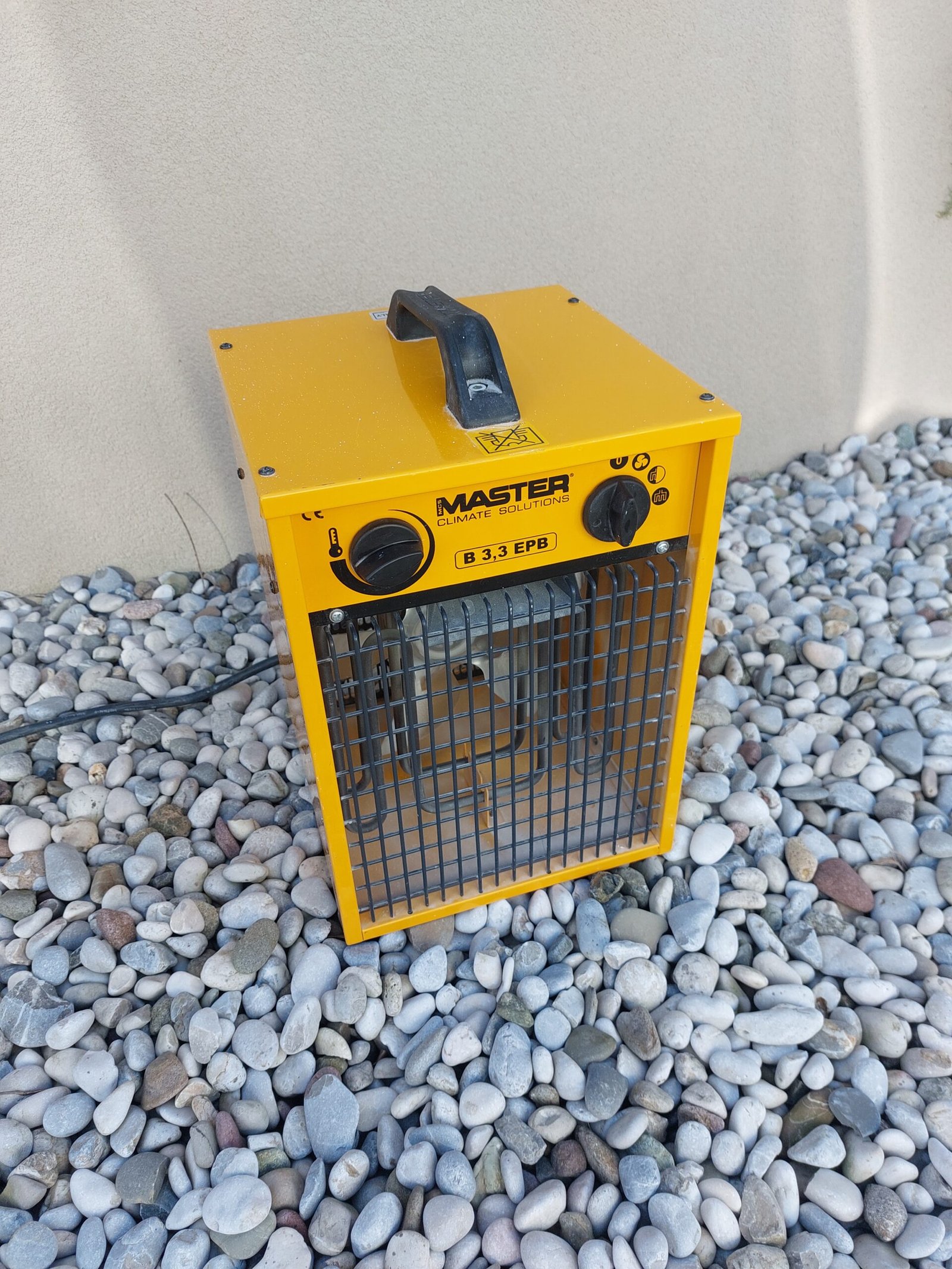 Električni grelec zraka z ventilatorjem